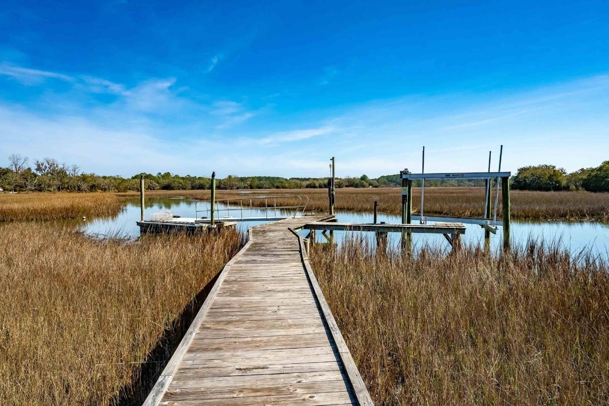 Private dock with 10000-lb boat lift on Oyster House Creek at 6411 China Back Lane, Meggett SC — tidal creek with ICW access