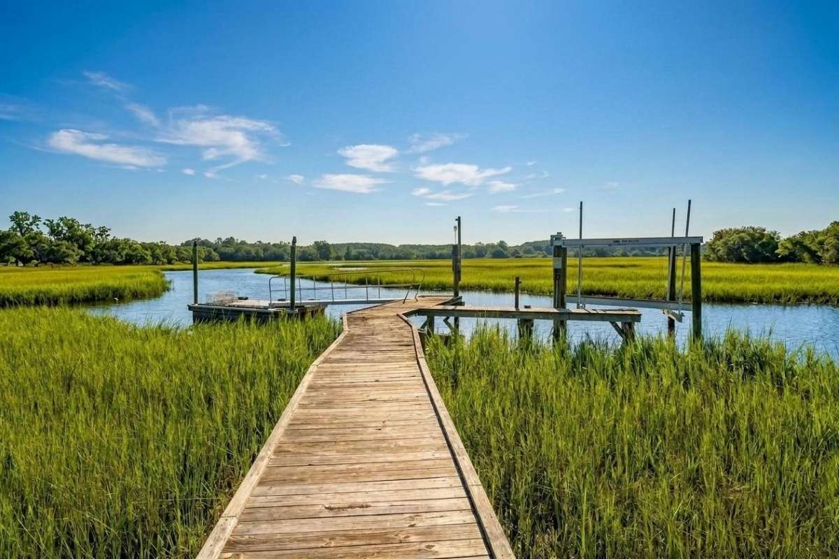 Private dock with 10000-lb boat lift on Oyster House Creek at 6411 China Back Lane, Meggett SC — tidal creek with ICW access